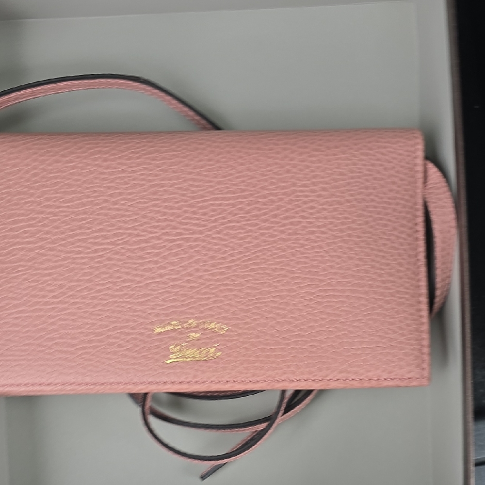 Gucci Pink Pebbled Leather Wristlet Clutch